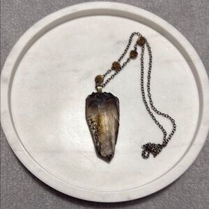 Elegant Gold and Brown Pendant Necklace